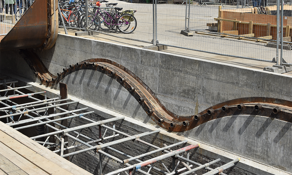 The structure rolls on a pair of tracks like a giant cog