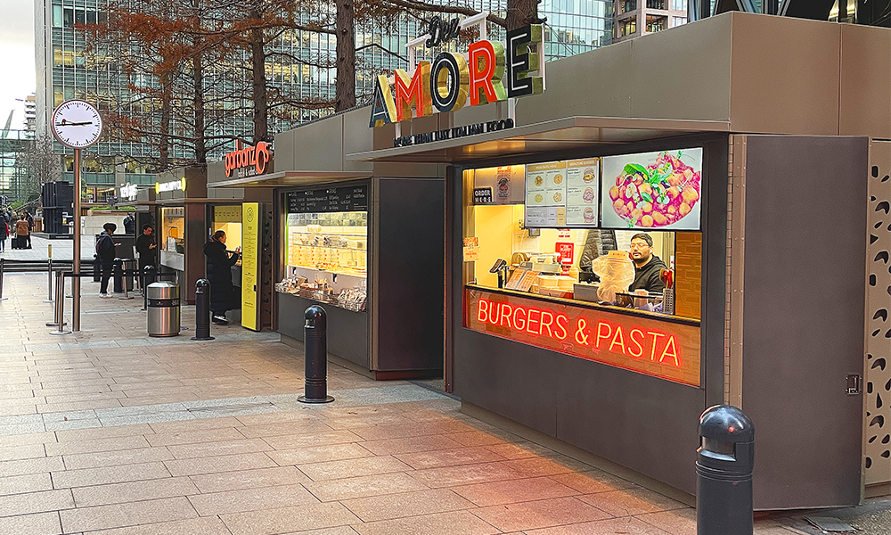 Dez Amore operates on two sites in Canary Wharf including this kiosk at Reuters Plaza