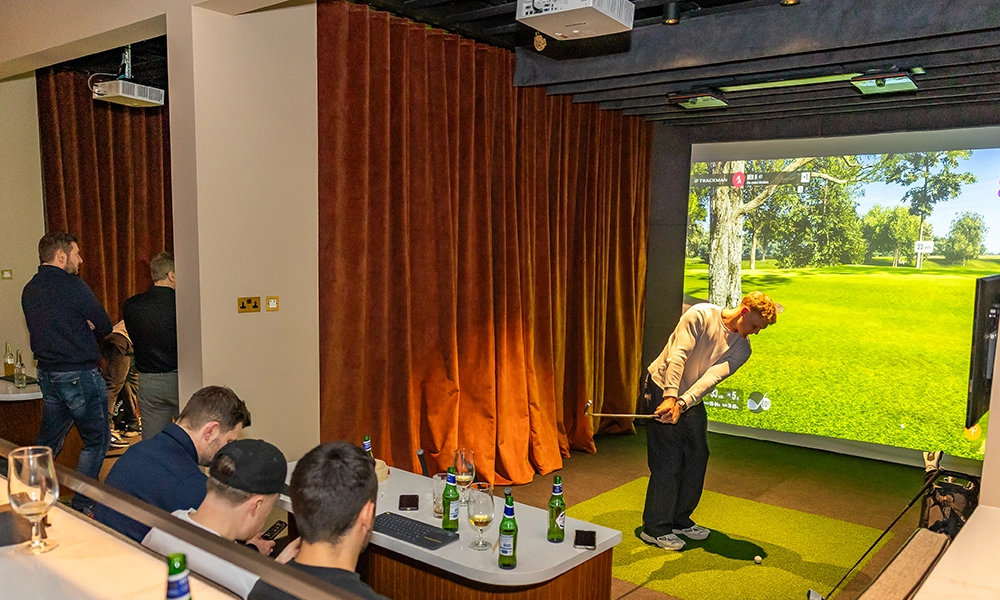 Pitch in Canary Wharf has 11 simulator bays - image Pitch