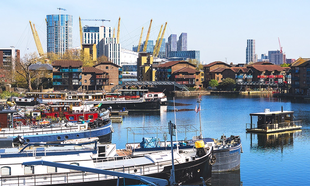 Sauna Boat makes her way through Blackwall Basin - image by Skuna