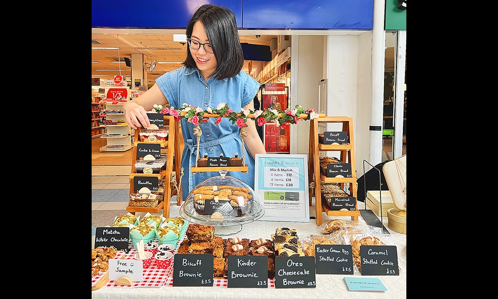 Crumbs And Munch trading at Surrey Quays Shopping Centre - image by Rita Law
