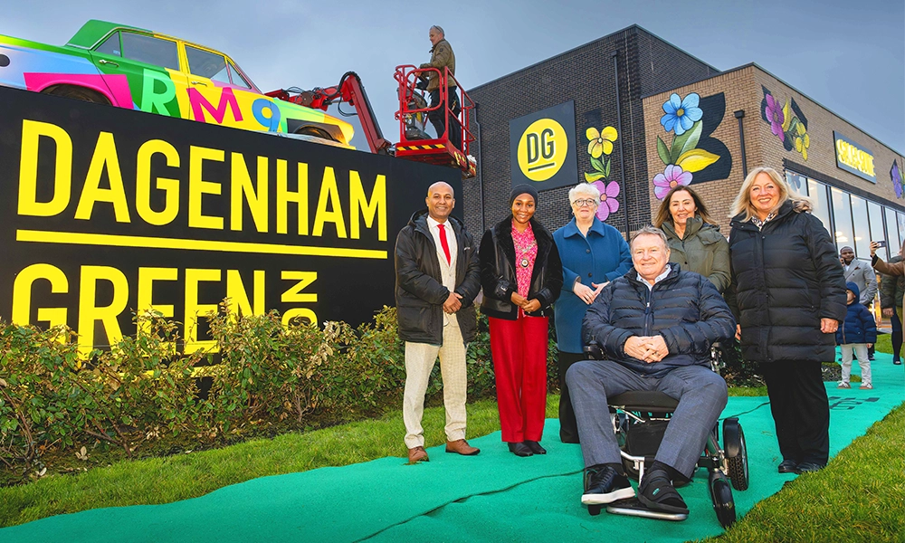 The artwork is unveiled by Andy, Peabody's Angela Wood and Tracy Goodman - image supplied by The Hill Group