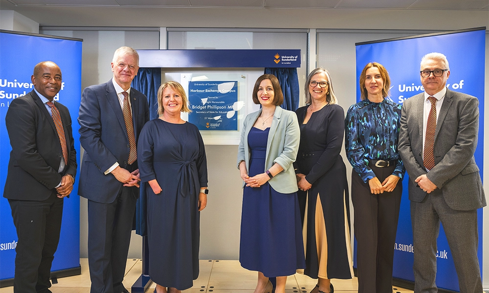 Secretary of state for education, Bridget Philipson MP, opens the new campus in the presence of University Of Sunderland chancellor Leanne Cahill, vice-chancellor Sir David Bell, Alan, deputy directors of the University Of Sunderland In London, Lynsey Bendon and Geoff Paul and head of marketing, recruitment and admissions, Jelena Miljanic – image by UOSiL