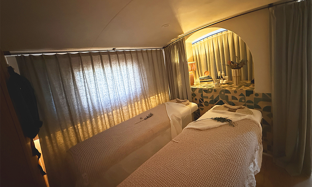 The boat includes a treatment room for two - image by Jon Massey / Wharf Life